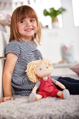 HABA 305408 Plüsch-Ankleidepuppe Cassie 2 HABA 305408 Plüsch-Ankleidepuppe Cassie – Bild 2
